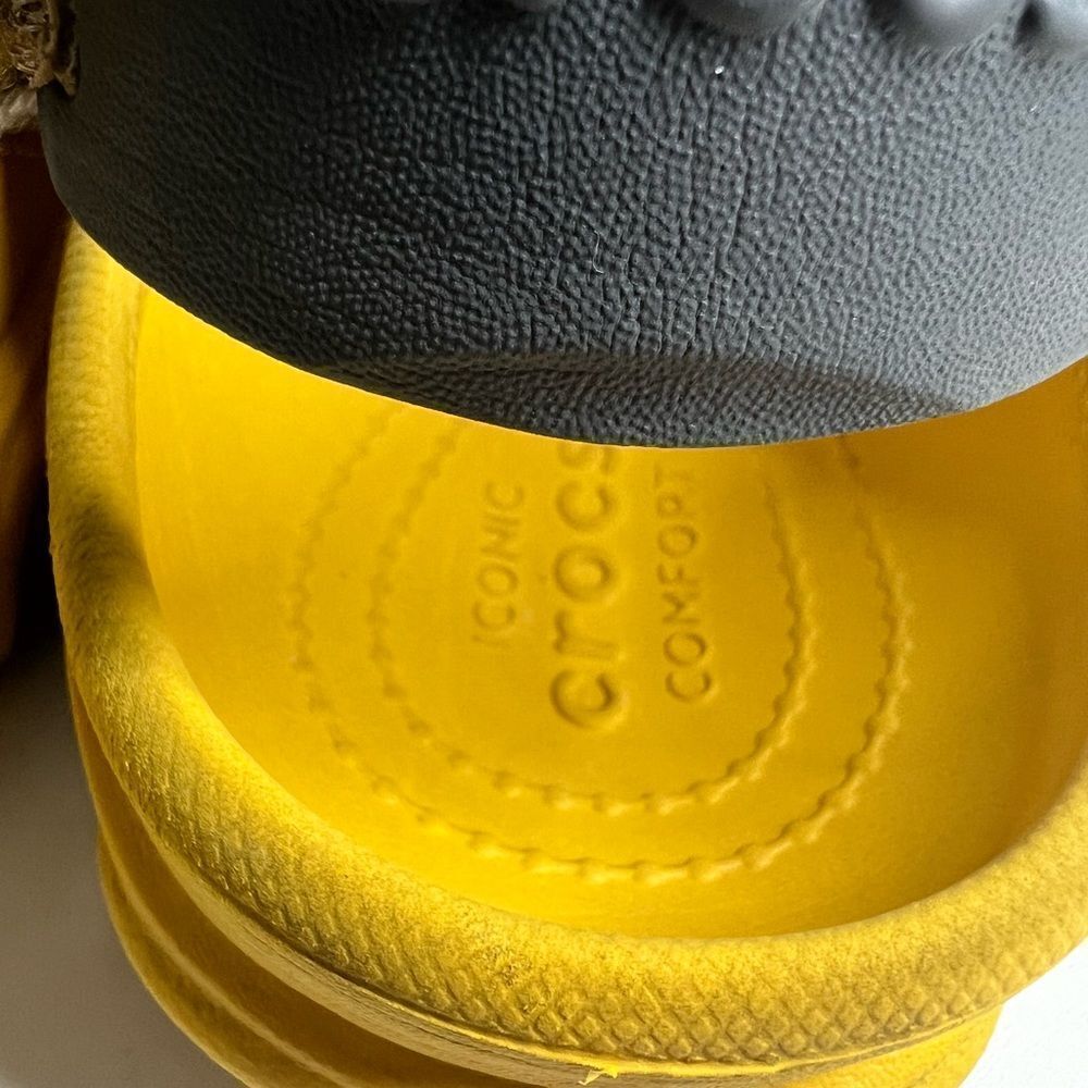 Classic Crocs Comfort With Charms Yellow Size 8 - Picture 6 of 9